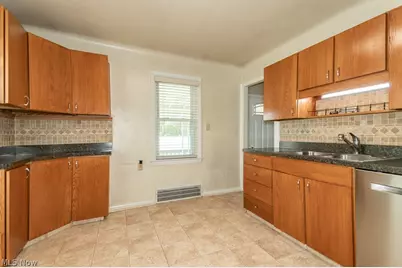 1557 Woodhurst Avenue, Mayfield Heights, OH 44124 - Photo 11
