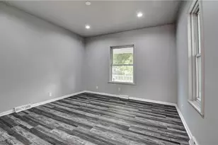 325 W Maryland Ave, Sebring, OH 44672 - Photo 9