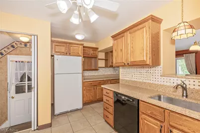4809 Westbourne Road, Lyndhurst, OH 44124 - Photo 9