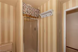4809 Westbourne Rd, Lyndhurst, OH 44124 - Photo 27