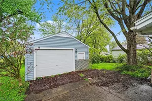 520 Sunset Dr, Hubbard, OH 44425 - Photo 17