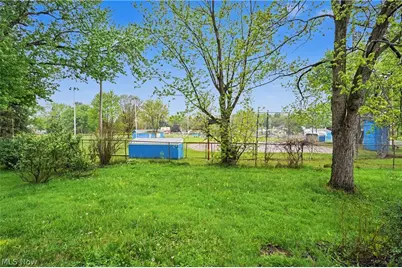 520 Sunset Drive, Hubbard, OH 44425 - Photo 21