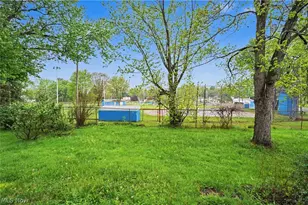 520 Sunset Dr, Hubbard, OH 44425 - Photo 21