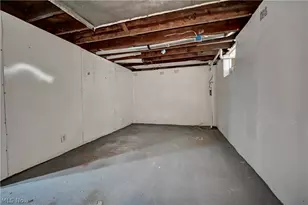 1379 Maryland Ave SW, Canton, OH 44710 - Photo 17