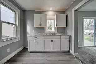 1379 Maryland Ave SW, Canton, OH 44710 - Photo 9
