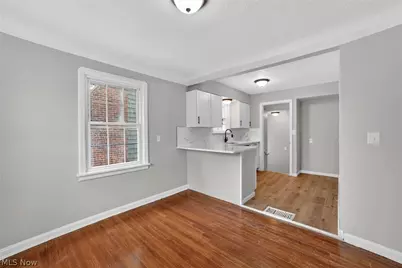 10204 McCracken Boulevard, Garfield Heights, OH 44125 - Photo 5