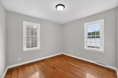10204 McCracken Boulevard, Garfield Heights, OH 44125 - Photo 15