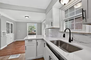 10204 McCracken Blvd, Garfield Heights, OH 44125 - Photo 9