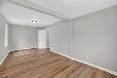 10204 McCracken Boulevard, Garfield Heights, OH 44125 - Photo 11