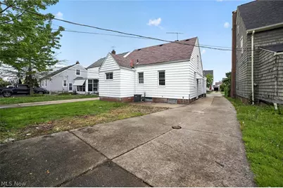 10204 McCracken Boulevard, Garfield Heights, OH 44125 - Photo 25