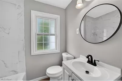 10204 McCracken Boulevard, Garfield Heights, OH 44125 - Photo 13