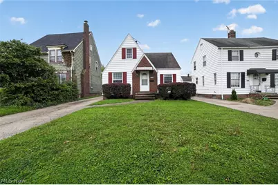 10204 McCracken Boulevard, Garfield Heights, OH 44125 - Photo 1