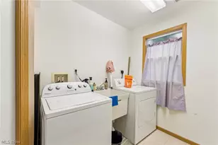 23208 Bennington Hamlet Cir, Euclid, OH 44123 - Photo 15