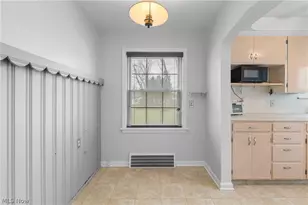 1211 Sunset Rd, Mayfield Heights, OH 44124 - Photo 11