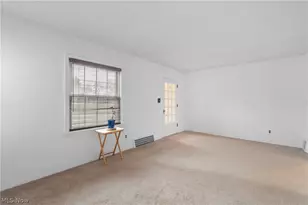 1211 Sunset Rd, Mayfield Heights, OH 44124 - Photo 7