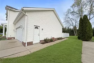 921 Lockwood Rd, Barberton, OH 44203 - Photo 3