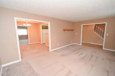 5618 London Drive, Austintown, OH 44515 - Photo 7