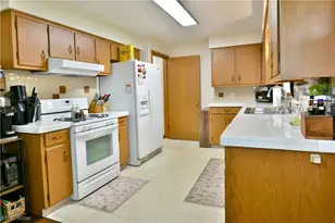499 W Harvey St, Struthers, OH 44471 - Photo 7