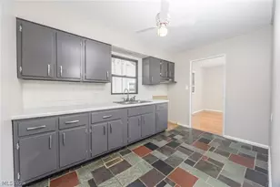 601 41st St, Vienna, WV 26105 - Photo 11