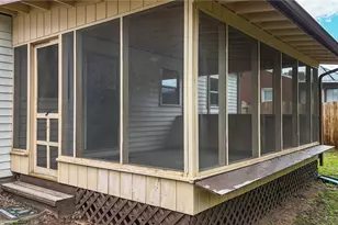 601 41st St, Vienna, WV 26105 - Photo 5