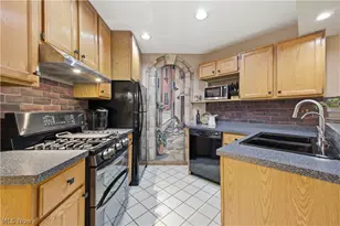 1323 Red Tail Hawk Ct, Boardman, OH 44512 - Photo 9