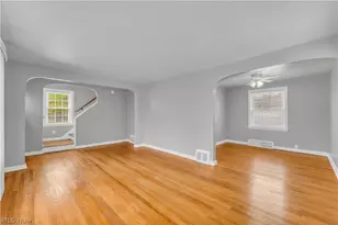 5440 Hollywood Ave, Maple Heights, OH 44137 - Photo 5