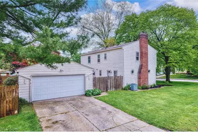 584 N Hawkins Avenue, Akron, OH 44313 - Photo 3