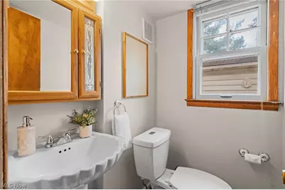 584 N Hawkins Avenue, Akron, OH 44313 - Photo 19