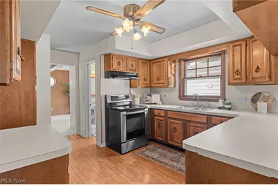 584 N Hawkins Avenue, Akron, OH 44313 - Photo 7