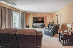 1653 Greenway Rd SE, North Canton, OH 44709 - Photo 7