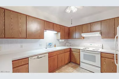 249 W Heatherwood Drive, Barberton, OH 44203 - Photo 11