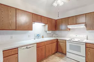 249 W Heatherwood Dr, Barberton, OH 44203 - Photo 11