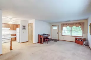 249 W Heatherwood Dr, Barberton, OH 44203 - Photo 9