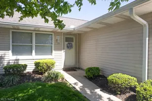 249 W Heatherwood Dr, Barberton, OH 44203 - Photo 3