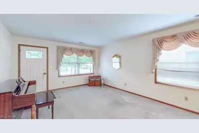 249 W Heatherwood Drive, Barberton, OH 44203 - Photo 5