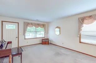 249 W Heatherwood Dr, Barberton, OH 44203 - Photo 5