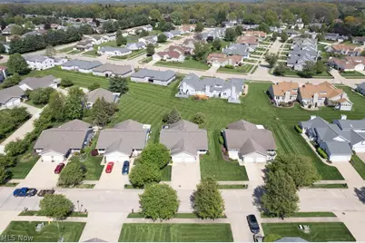 249 W Heatherwood Drive, Barberton, OH 44203 - Photo 33