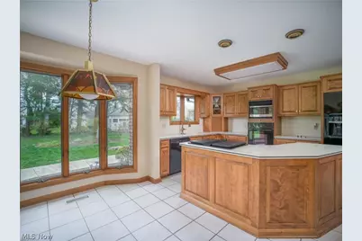 963 Mansion Circle, Barberton, OH 44203 - Photo 13