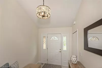 5766 Green Circle, Willoughby, OH 44094 - Photo 5