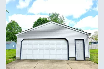 664 Tenney Avenue, Campbell, OH 44405 - Photo 5