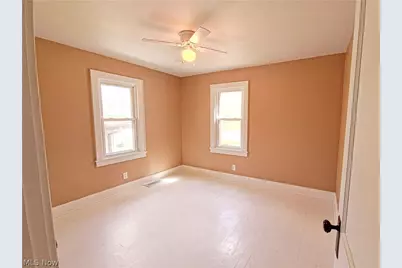 664 Tenney Avenue, Campbell, OH 44405 - Photo 17