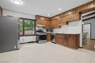 379 Nob Hill Dr, Akron, OH 44303 - Photo 11