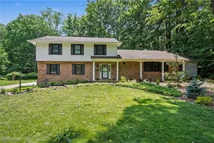379 Nob Hill Dr, Akron, OH 44303 - Photo 1