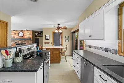 1675 Chatham Avenue NE, North Canton, OH 44720 - Photo 7