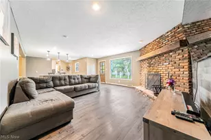 1622 7 Oaks Dr, Lyndhurst, OH 44124 - Photo 9