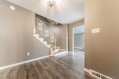 1622 Seven Oaks Drive, Lyndhurst, OH 44124 - Photo 5