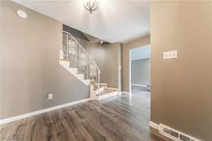 1622 7 Oaks Dr, Lyndhurst, OH 44124 - Photo 5