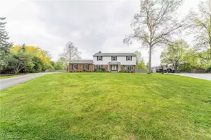 1622 7 Oaks Dr, Lyndhurst, OH 44124 - Photo 3