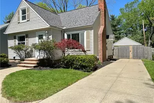 10124 Keswick Dr, Parma Heights, OH 44130 - Photo 3