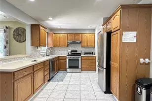 10124 Keswick Dr, Parma Heights, OH 44130 - Photo 9